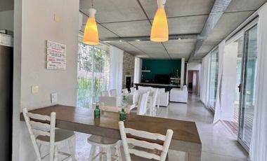 Casa con Pileta. Ubicada en el Nuevo Barrio Alamos, PINAMAR
