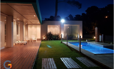 Casa con Pileta. Ubicada en el Nuevo Barrio Alamos, PINAMAR