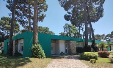Casa con Pileta. Ubicada en el Nuevo Barrio Alamos, PINAMAR
