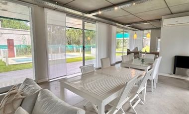 Casa con Pileta. Ubicada en el Nuevo Barrio Alamos, PINAMAR