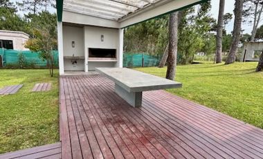 Casa con Pileta. Ubicada en el Nuevo Barrio Alamos, PINAMAR