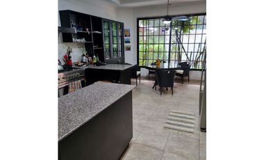 Alquilo Extraordinaria  Casa amoblada en Albrook con Gran espacio