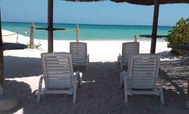 Villa en Venta a 200m de la playa con Club De Playa en Telchac