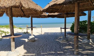Villa en Venta a 200m de la playa con Club De Playa en Telchac