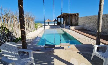 Villa en Venta a 200m de la playa con Club De Playa en Telchac