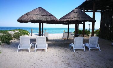 Villa en Venta a 200m de la playa con Club De Playa en Telchac