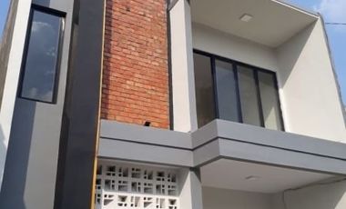 Rumah Elit 2 lantai kualitas tinggi dilingkungan strategis di Labuan Ratu, Bandar Lampung