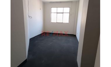 Venta Casa  3 Pisos Incluye Departamento Independiente