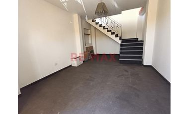 Venta Casa  3 Pisos Incluye Departamento Independiente