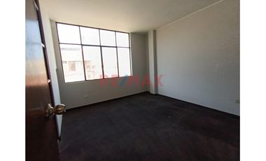 Venta Casa  3 Pisos Incluye Departamento Independiente