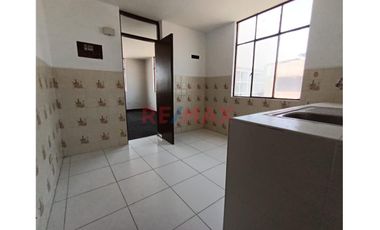Venta Casa  3 Pisos Incluye Departamento Independiente