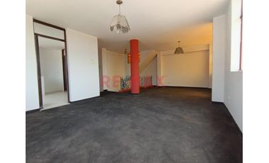 Venta Casa  3 Pisos Incluye Departamento Independiente