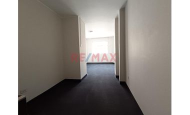 Venta Casa  3 Pisos Incluye Departamento Independiente