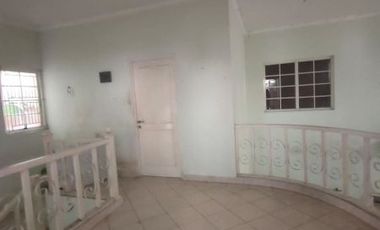 Rumah Butuh Sedikit Perawatan di Empire Park Sentul City