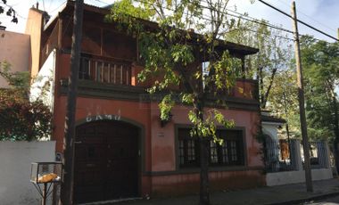 Elegante casa de dos plantas sobre lote propio en San Fernando
