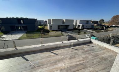 GRAN CASA A ESTRENAR EN PILARA