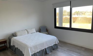 GRAN CASA A ESTRENAR EN PILARA