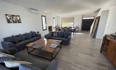 GRAN CASA A ESTRENAR EN PILARA