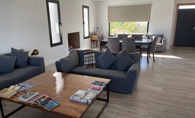 GRAN CASA A ESTRENAR EN PILARA