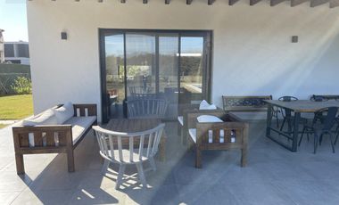 GRAN CASA A ESTRENAR EN PILARA