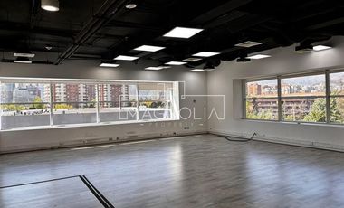 Amplia Oficina Arriendo Nueva Las Condes