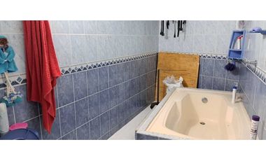 SE VENDE CASA MUY AMPLIA EN CALDAS