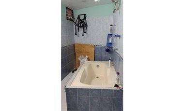 SE VENDE CASA MUY AMPLIA EN CALDAS
