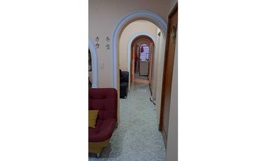 SE VENDE CASA MUY AMPLIA EN CALDAS
