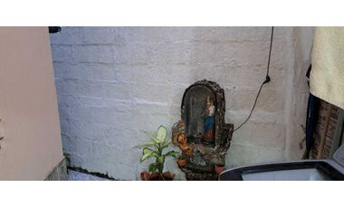 SE VENDE CASA MUY AMPLIA EN CALDAS