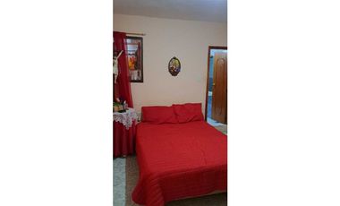 SE VENDE CASA MUY AMPLIA EN CALDAS