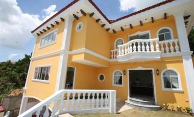 Five Bedrooms House w/ Pool in Banilad Cebu City