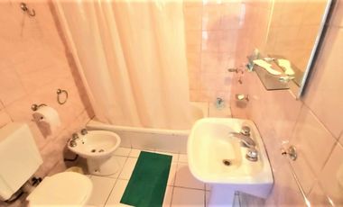 VENTA CASA de 5 ambientes con Parque - Garaje  y Galpón