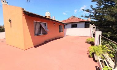 VENTA CASA de 5 ambientes con Parque - Garaje  y Galpón