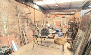 VENTA CASA de 5 ambientes con Parque - Garaje  y Galpón