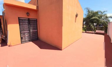 VENTA CASA de 5 ambientes con Parque - Garaje  y Galpón