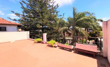VENTA CASA de 5 ambientes con Parque - Garaje  y Galpón