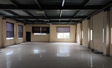 SE RENTA EDIFICIO COMERCIAL EN CAMELINAS A UNOS METROS DE TELCEL