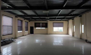 SE RENTA EDIFICIO COMERCIAL EN CAMELINAS A UNOS METROS DE TELCEL