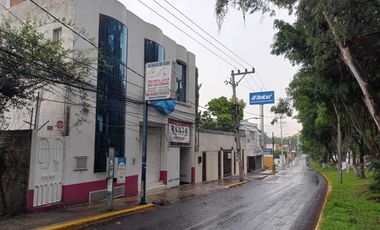 SE RENTA EDIFICIO COMERCIAL EN CAMELINAS A UNOS METROS DE TELCEL
