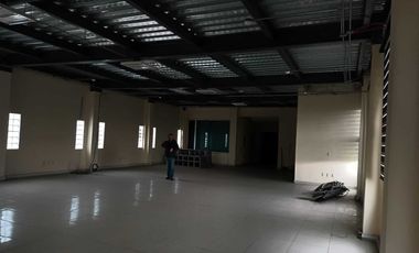 SE RENTA EDIFICIO COMERCIAL EN CAMELINAS A UNOS METROS DE TELCEL