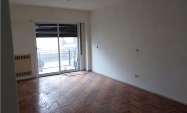 ALQUILER 1 AMBIENTE CON BALCON AL FRENTE . AVELLANEDA  AL 100