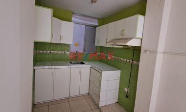 Tenga la oportunidad de comprar un 2do. piso con 3 departamentos independientes que lo puede independizar o vivir con toda su familia en una zona cent