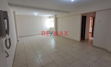 Tenga la oportunidad de comprar un 2do. piso con 3 departamentos independientes que lo puede independizar o vivir con toda su familia en una zona cent