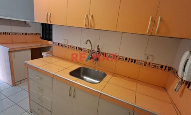 Tenga la oportunidad de comprar un 2do. piso con 3 departamentos independientes que lo puede independizar o vivir con toda su familia en una zona cent