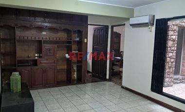 Tenga la oportunidad de comprar un 2do. piso con 3 departamentos independientes que lo puede independizar o vivir con toda su familia en una zona cent