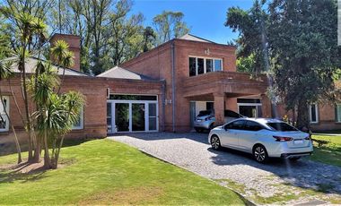 Importante Casa en el Country San Diego parque y piscina climatizada