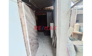 Casa en Venta – Ventanilla, Avenida 200 Millas 🏡✨
Área total: 115.2 m² (7.2 m de frente x 16 m de fondo)

Primer Piso:
Sala: Espaciosa, ideal para
