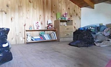 Propiedad en 3 plantas - Sobre lote de 340mts2 - 3 dormitorios - Altillo amplio - 2 baños completos - galpón - quincho - garage - parque