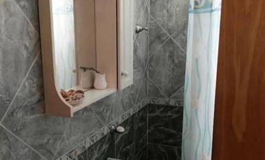 Propiedad en 3 plantas - Sobre lote de 340mts2 - 3 dormitorios - Altillo amplio - 2 baños completos - galpón - quincho - garage - parque