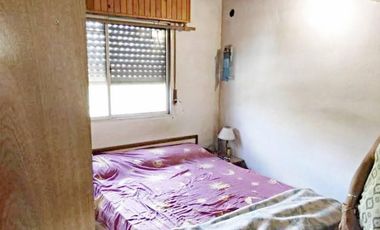 Propiedad en 3 plantas - Sobre lote de 340mts2 - 3 dormitorios - Altillo amplio - 2 baños completos - galpón - quincho - garage - parque